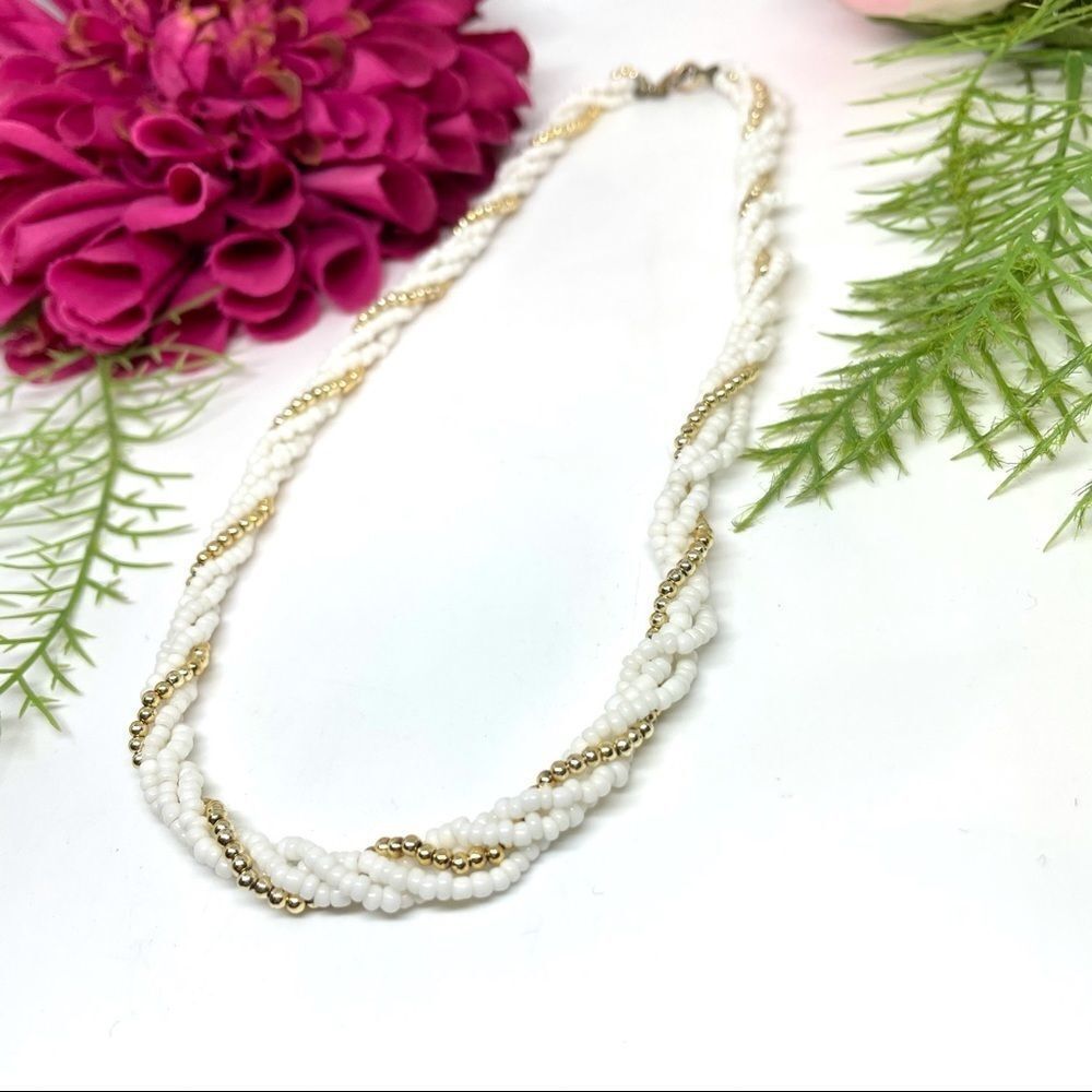 VINTAGE⚜️MILK GLASS & Golden Dainty Beaded Twisted Necklace - Picture 3 of 6